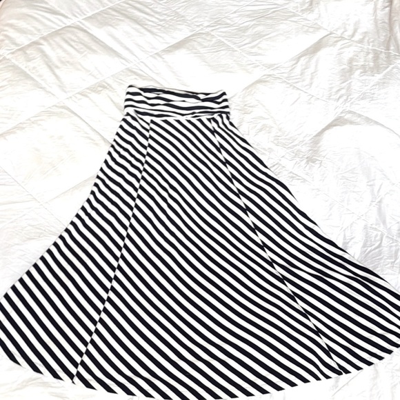 GAP White and Navy Striped Maxi Skirt - Picture 1 of 3